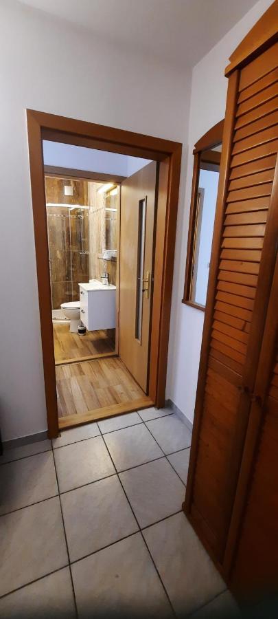 Pool Apartments Karlovy Vary Exterior foto